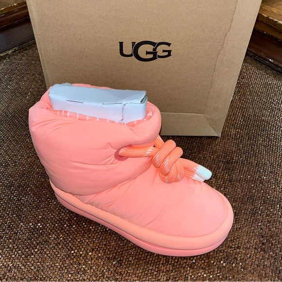 UGG Shoes - UGG Coral Puffy Short Winter Snow Booties Women’s Size 6 Winter Puffer Boots